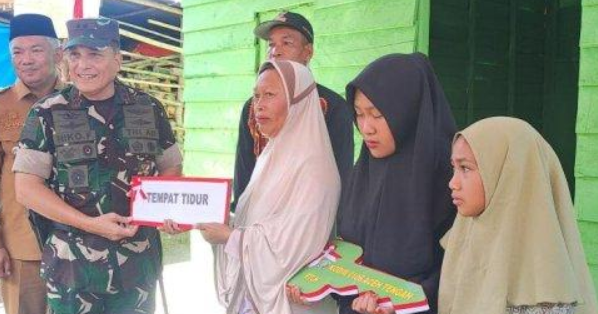 Tangis Bahagia Kumalasari Saat Terima Rumah Bantuan dari Pangdam Iskandar Muda